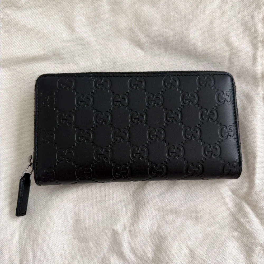 Gucci Emblem Leather Wallet - Picture 2 of 6